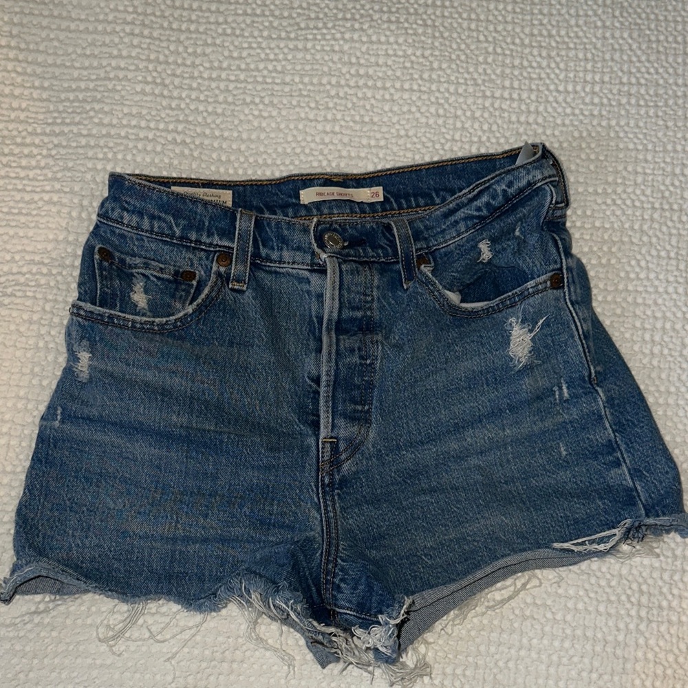Levi's Ribcage Shorts - Picture 2 of 4